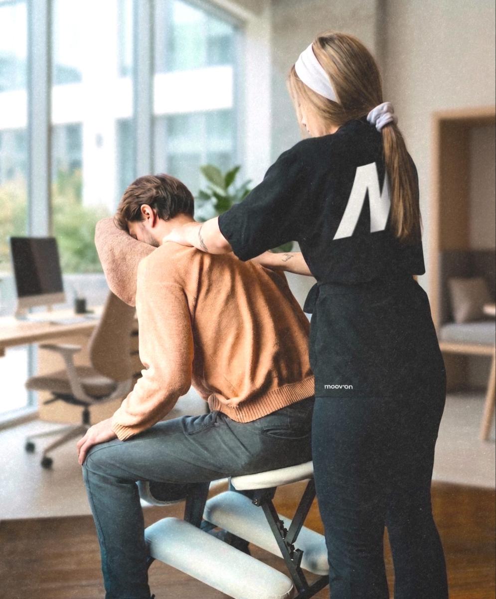 Séance de massage assis en entreprise