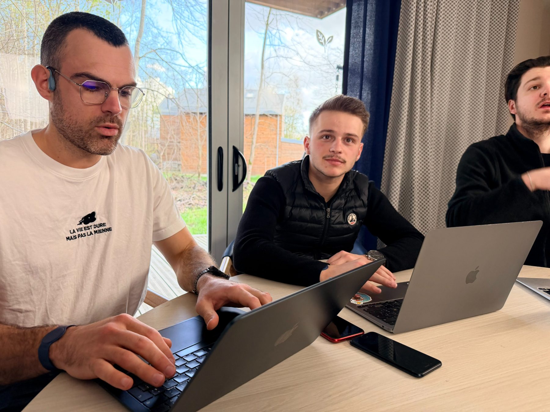 L'équipe de conseillers Moov'On en réunion de travail